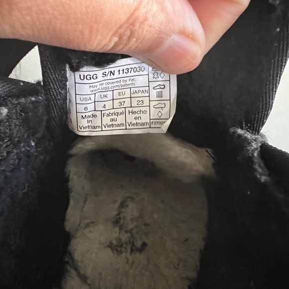 Ugg - Picture 7 of 7